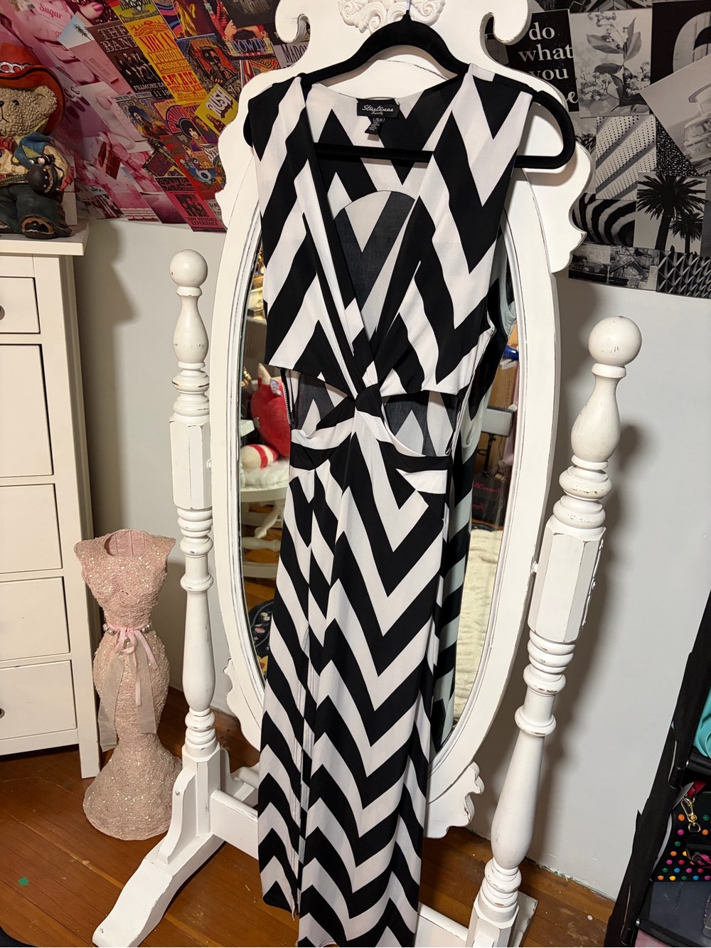 Streetwear Society Black & White Chevron Maxi Dress